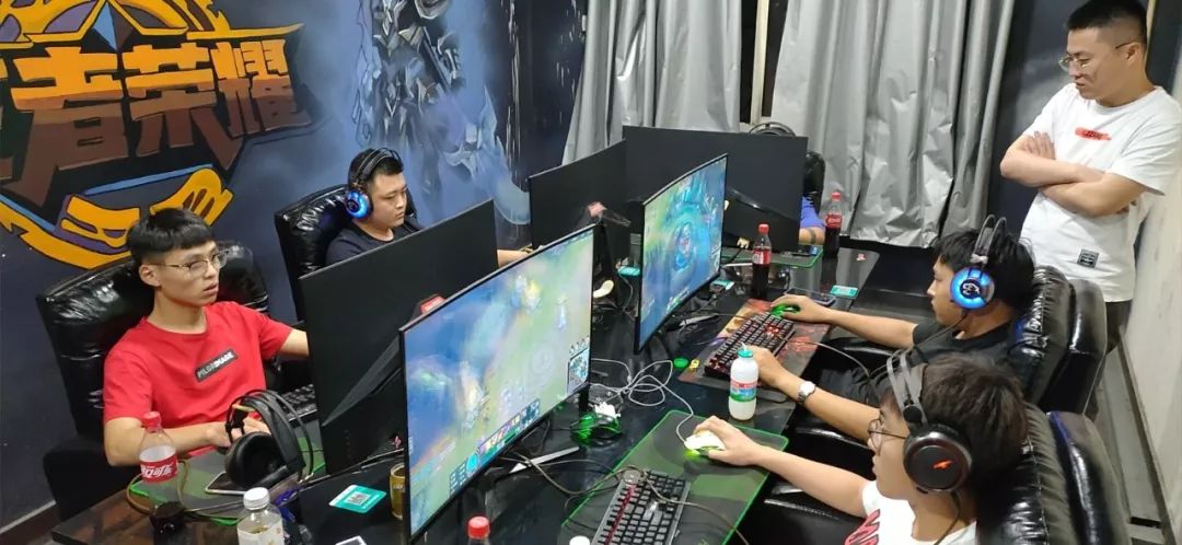 他们通过 他们通过