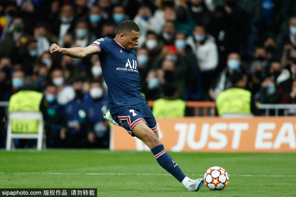 意甲焦点战：国际米兰4-0大胜科莫，路易斯·恩里克闪耀圣西罗